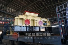 1000x800型液压对辊凯发旗舰厅官网发往江苏发货现场 