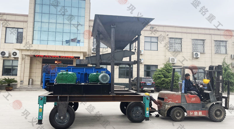 1012移动对辊凯发旗舰厅官网时产量多少吨？价格多少钱一台